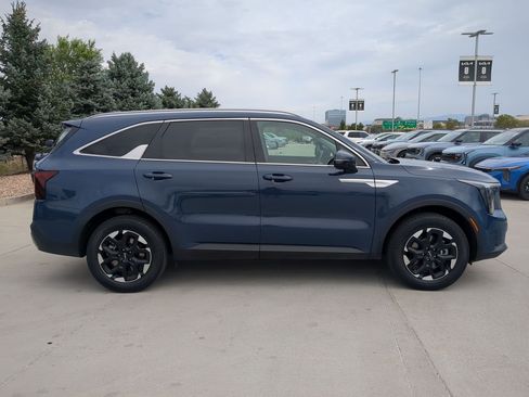 Certified 2024 Kia Sorento S w/ Panoramic Sunroof Package AWD/4WD image 6