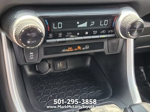 Used 2025 Toyota RAV4 XLE AWD/4WD image 19