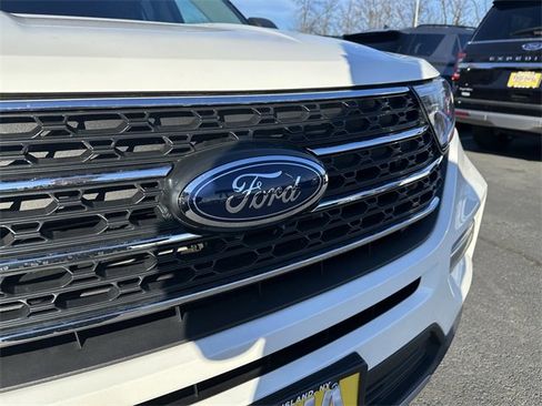 Certified 2022 Ford Explorer XLT w/ Equipment Group 202A image 10