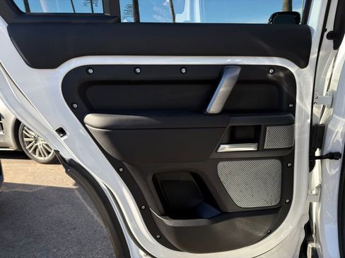 Used 2024 Land Rover Defender 130 X-Dynamic SE image 44