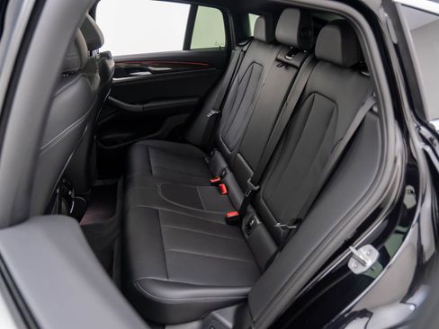 Certified 2025 BMW X4 xDrive30i image 18