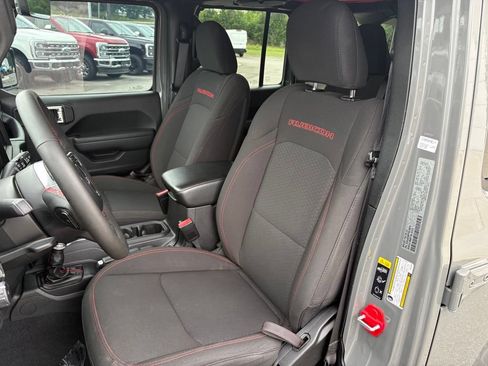 Used 2023 Jeep Wrangler Unlimited Rubicon w/ Cold Weather Group AWD/4WD image 10