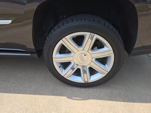 Used 2017 Cadillac Escalade Premium Luxury AWD/4WD image 9