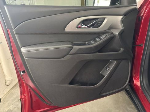 Used 2021 Chevrolet Traverse LT image 13