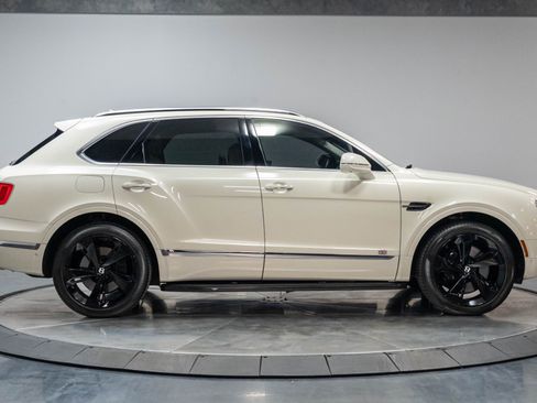 Used 2017 Bentley Bentayga AWD/4WD image 44