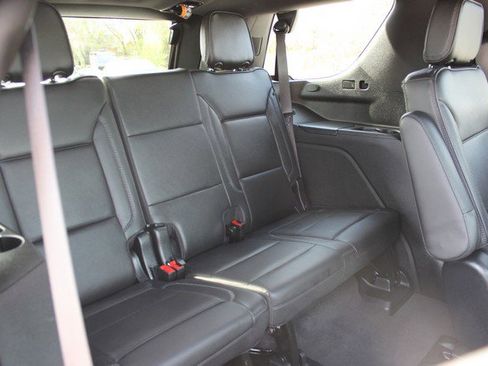 Used 2025 GMC Yukon Denali w/ Denali Reserve Package image 20