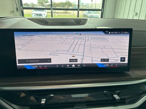 Used 2025 BMW X5 xDrive50e w/ Premium Package image 19