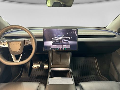 Used 2026 Tesla Model Y 2WD image 13