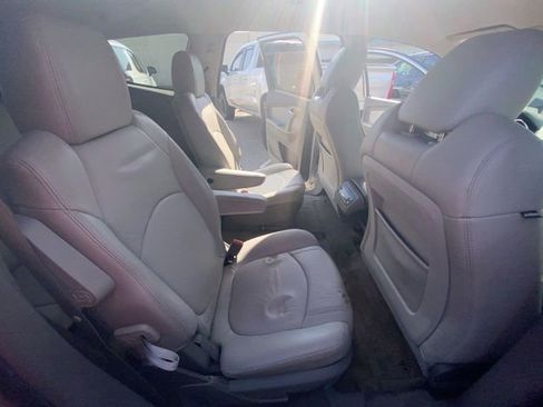 Used 2011 Chevrolet Traverse LT w/ Personal Connectivity Package FWD image 24