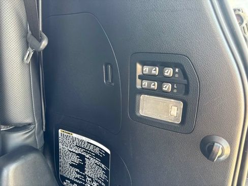 Used 2011 Lexus LX 570 4WD image 36