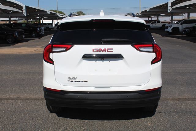 Used 2024 GMC Terrain SLT w/ Infotainment Package II FWD image 4