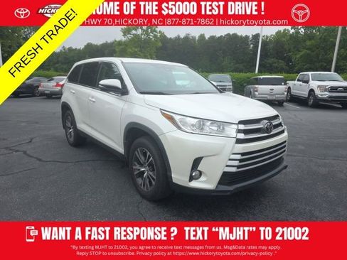 Used 2019 Toyota Highlander Plus AWD/4WD image 1