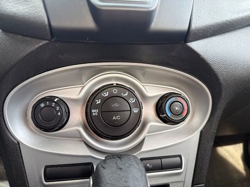 Used 2015 Ford Fiesta SE FWD image 14