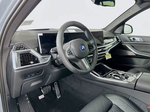 New 2026 BMW X5 xDrive50e w/ M Sport Package image 9