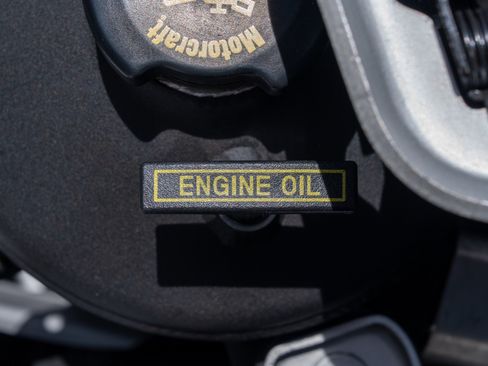 Used 2005 Ford GT RWD image 67