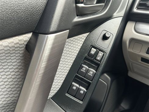 Used 2018 Subaru Forester 2.5i w/ Alloy Wheel Package image 11