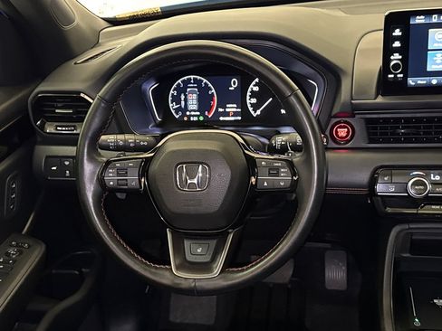Used 2025 Honda Pilot TrailSport image 14