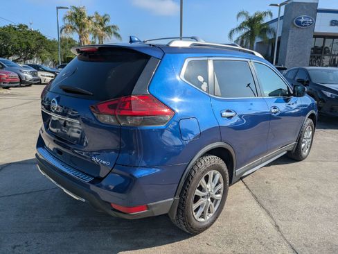 Used 2017 Nissan Rogue SV AWD/4WD image 4