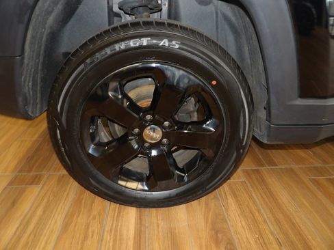 Used 2018 Jeep Compass Latitude w/ Cold Weather Group image 5