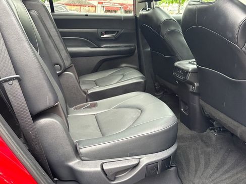 Used 2024 Toyota Grand Highlander AWD image 13