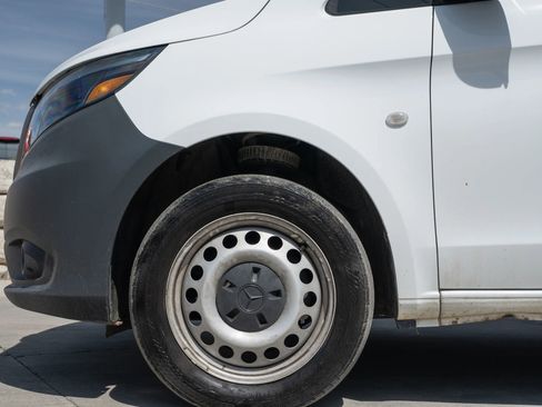 Used 2022 Mercedes-Benz Metris image 4