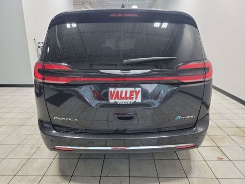 Used 2023 Chrysler Pacifica Limited image 15
