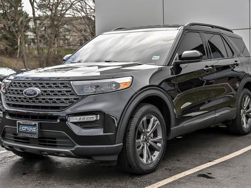 Used 2023 Ford Explorer XLT w/ Equipment Group 202A image 5