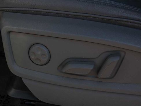 Used 2020 Audi Q5 e Prestige w/ Prestige Package image 19