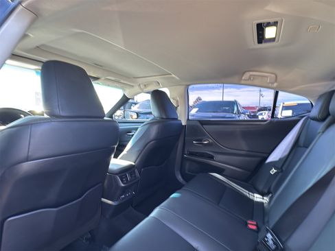 Used 2023 Lexus ES 300h w/ Premium Package image 13