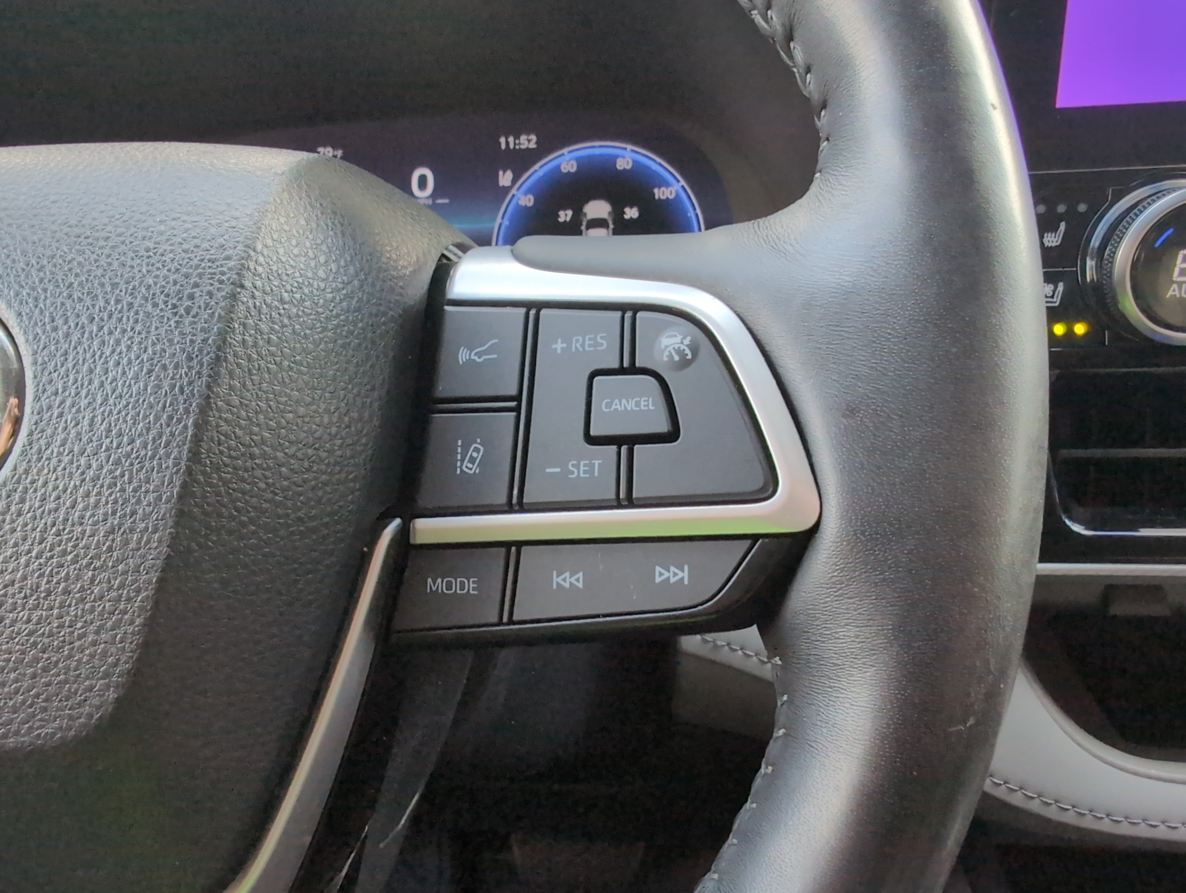 Used 2023 Toyota Highlander Platinum FWD image 20