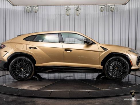 Used 2025 Lamborghini Urus SE image 17