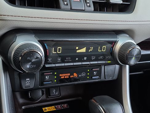 Used 2022 Toyota RAV4 Limited image 22