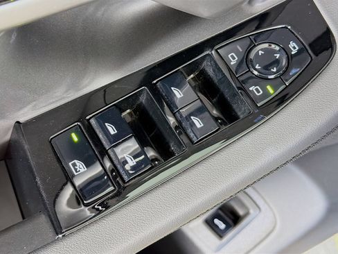 Used 2026 BMW 530i w/ Premium Package RWD image 18