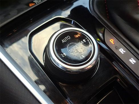 Used 2024 Chevrolet Colorado Z71 w/ Z71 Convenience Package 2 image 9