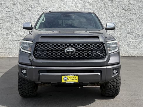 Used 2018 Toyota Tundra 4x4 CrewMax image 2