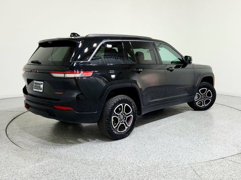 Used 2022 Jeep Grand Cherokee Trailhawk w/ Luxury Tech Group III image 3
