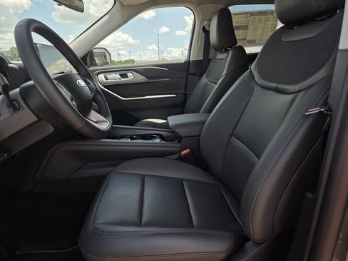 New 2026 Ford Explorer Active w/ Active Comfort Package AWD/4WD image 11
