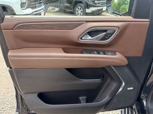 Used 2023 Chevrolet Suburban High Country AWD/4WD image 19