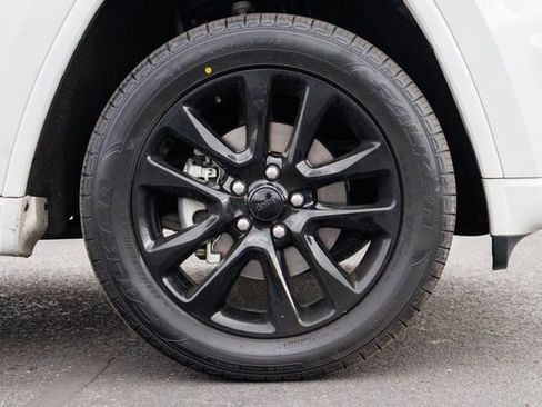 Used 2018 Jeep Grand Cherokee Altitude image 12