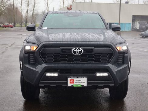 Used 2024 Toyota Tacoma TRD Off-Road image 10