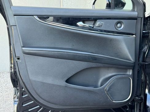 Used 2021 Lincoln Nautilus Reserve image 12