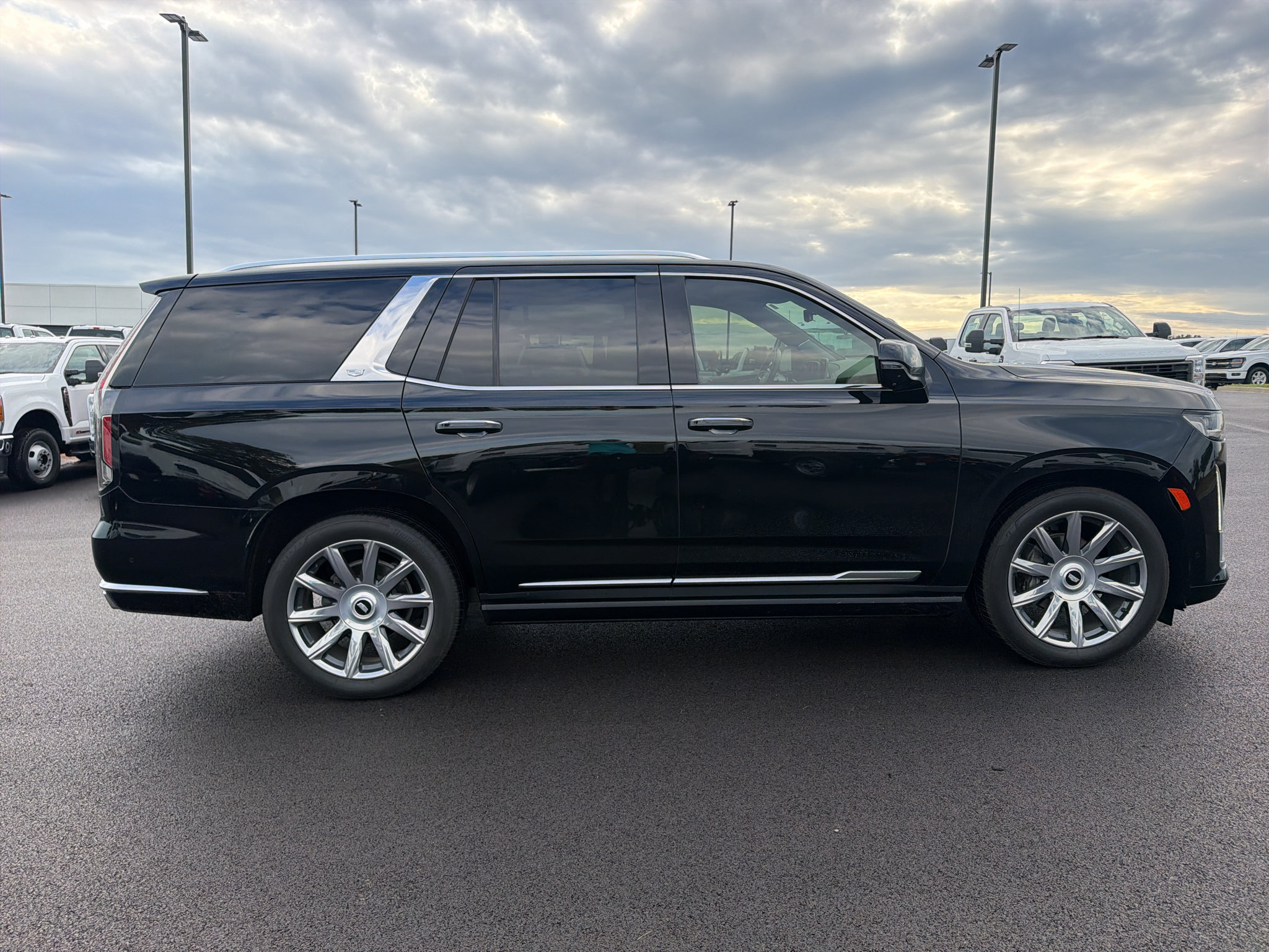 Used 2021 Cadillac Escalade Premium Luxury Platinum AWD/4WD image 4