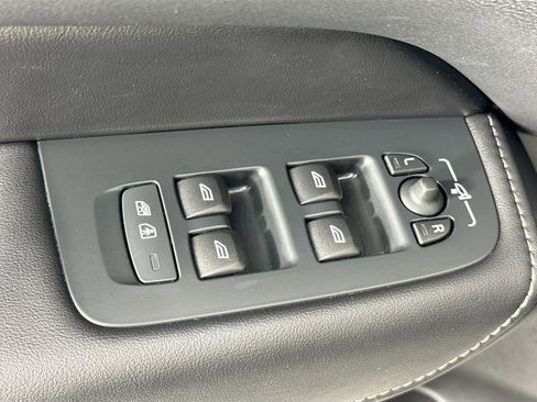 Used 2022 Volvo XC60 B5 Inscription w/ Advanced Package image 17