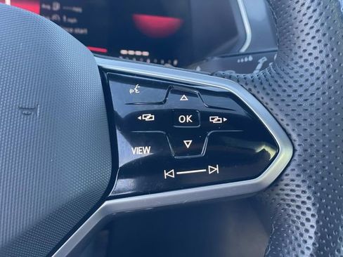 Used 2023 Volkswagen Tiguan SE R-Line image 9