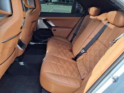 Used 2023 BMW 740i RWD image 25