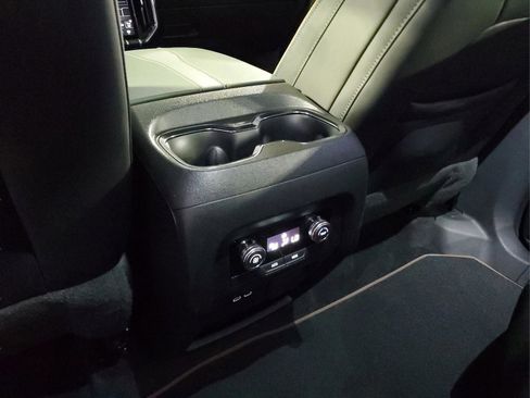 Used 2025 GMC Acadia AT4 image 15