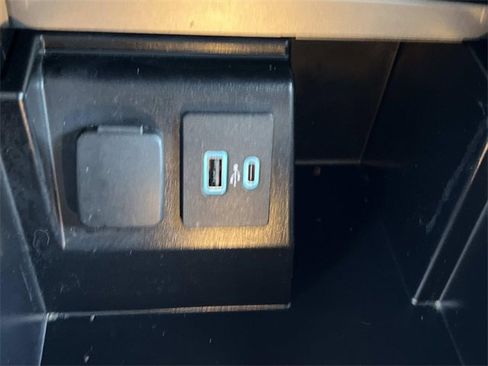 Certified 2023 Ford Explorer XLT image 31