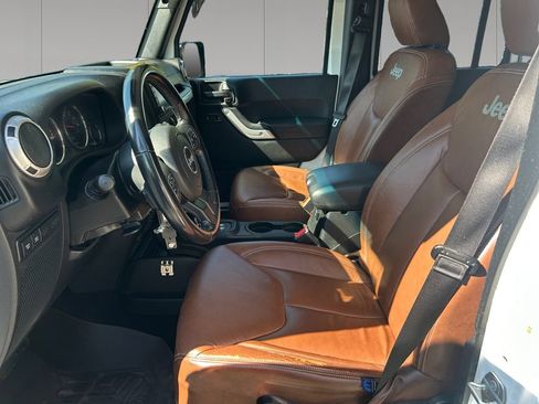 Used 2017 Jeep Wrangler Unlimited Rubicon w/ Connectivity Group AWD/4WD image 10