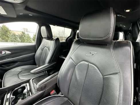 Used 2021 Chrysler Pacifica Limited w/ S Appearance Package image 18