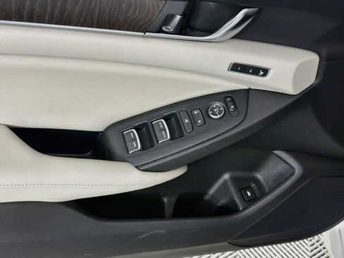 Used 2018 Honda Accord Touring image 21